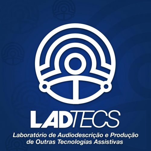 Audiodescrição: Logo no formato quadrado, de fundo azul escuro, apresenta marcas d'água de cópias da imagem, presente na parte central do quadro. A imagem é formada por um círculo centralizado e na cor branca. Na parte interna do círculo, há uma ilustração, também da mesma cor branca, de uma figura humana de braços abertos e mãos que tocam as bordas inferiores do círculo. Veem-se duas linhas brancas desenhadas que acompanham o formato da figura humana. Abaixo escrito: LADTECs. Laboratório de Audiodescrição e Produção de Outras Tecnologias Assistivas. Créditos da Audiodescrição – Equipe de Audiodescrição do LADTECs - UFRJ. Roteirista: Aimi Tanikawa. Consultoria: Doriane Vasconcelos. Revisão: Alex Sandro Lins.